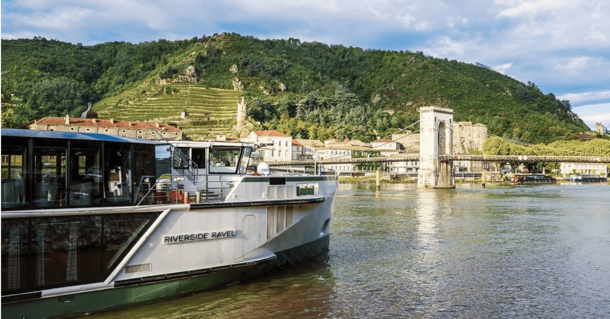 découvrez les balades secrètes du rhône, des itinéraires méconnus alliant nature, tranquillité et paysages magnifiques le long du fleuve.