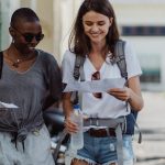 découvrez nos visites guidées à pied pour explorer les quartiers emblématiques, l'histoire et la culture locale en toute convivialité.